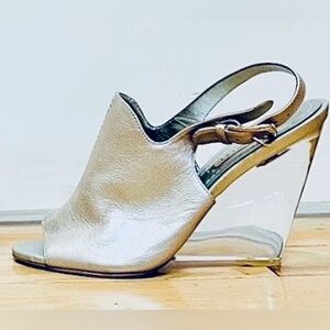 V6- Clear Wedge Chic Silver Wedge Sandals - Womens 10 leather upper